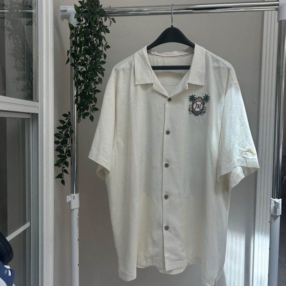 New with Tags Tommy Bahama Pitchers Paradiso Cove Baseball Silk Shirt XXL Cream